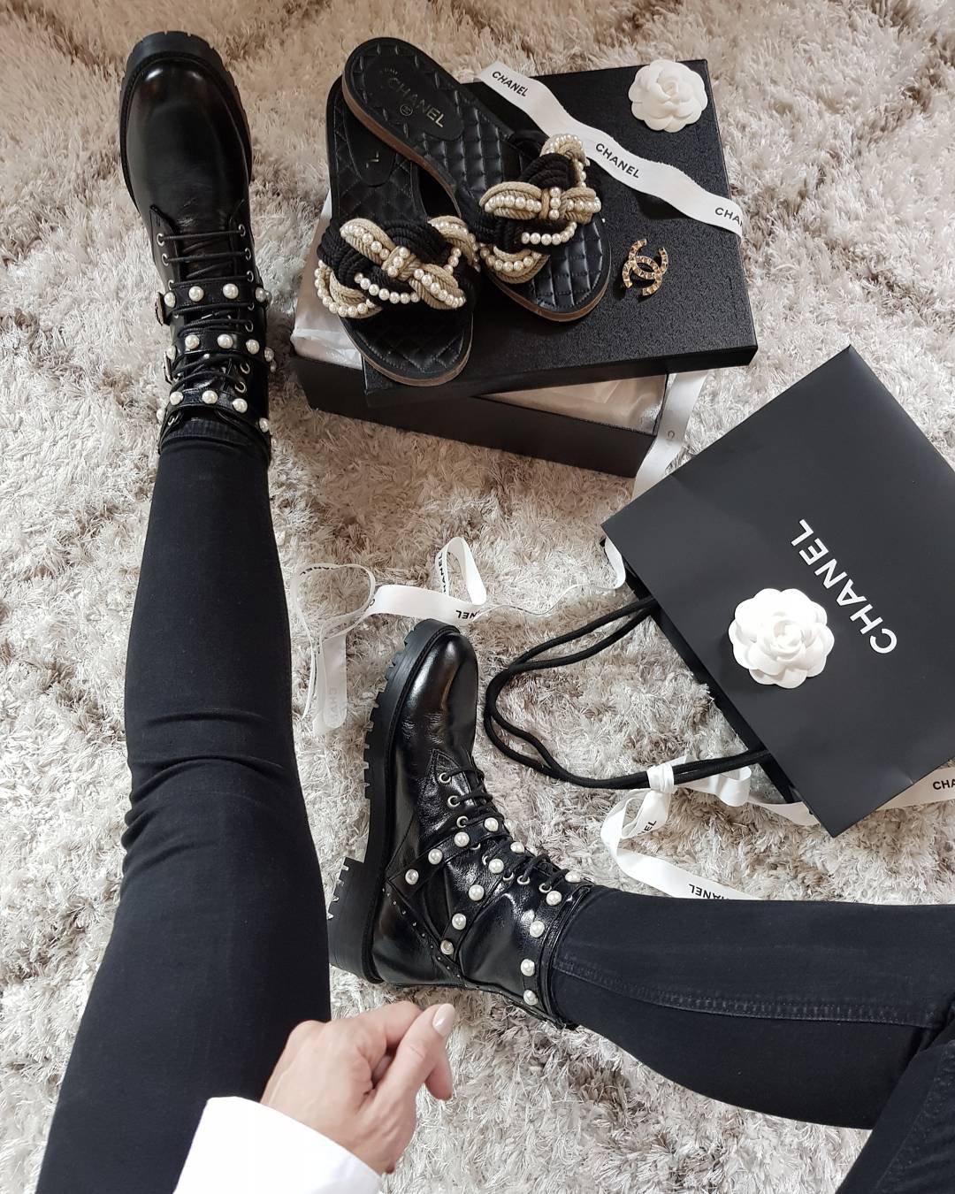 Đôi boots vừa bụi vừa sang chảnh này đang là món đồ hot nhất của Zara, cả Instagram đều đang diện nó