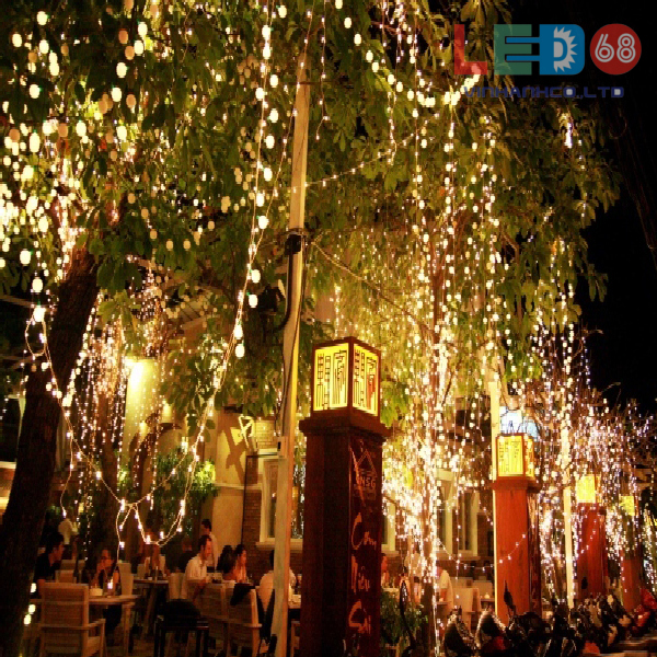 Ý tưởng dùng đèn dây trang trí quán cafe cực ấn tượng