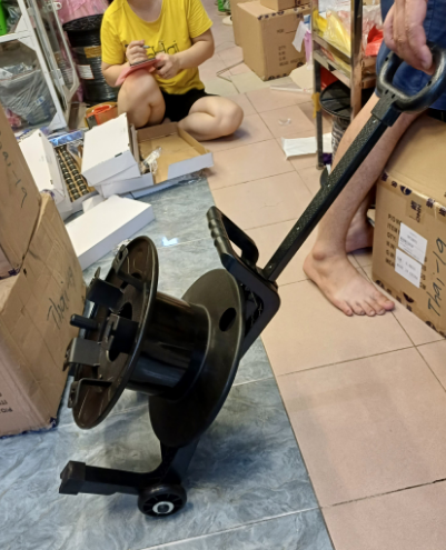 CD-01, Rulo cuốn dây có bánh xe lăn , giúp thi công thuận tiện hơn