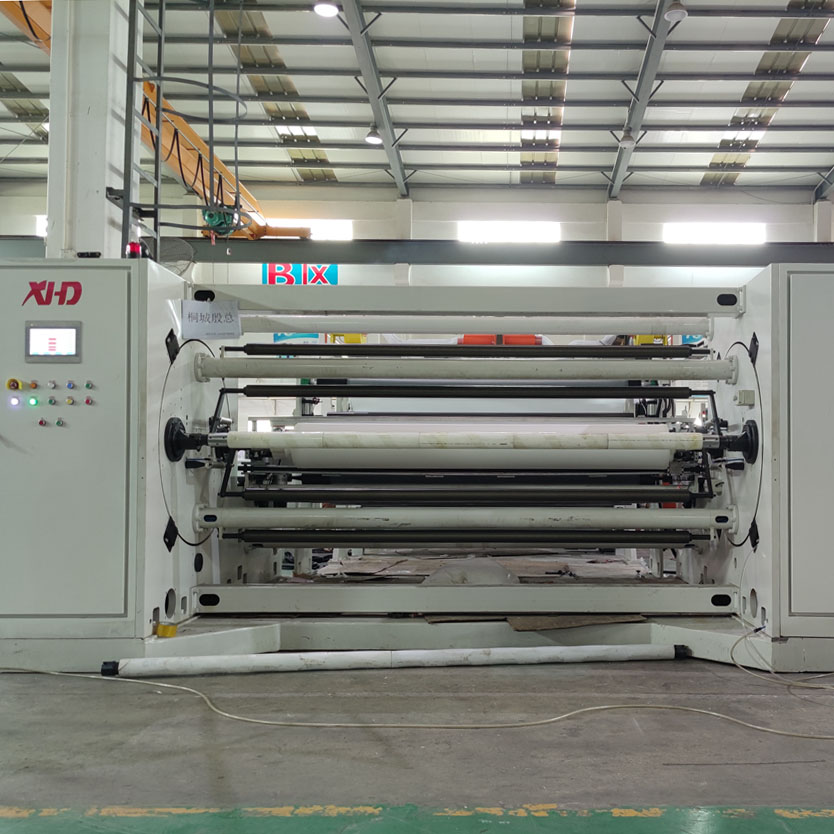 Máy cuộn màng trong dây chuyền sản xuất màng PVC tự động