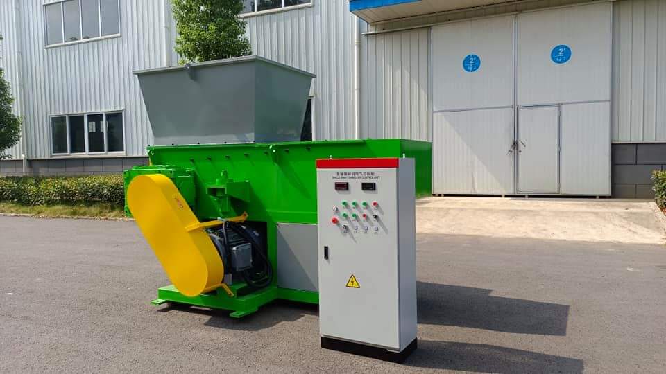 Máy băm nhựa dạng chậm, dao băm khỏe, cổng nhập liệu cao