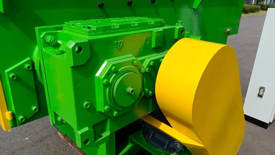 khoang động cơ máy băm, dễ sửa chữa và tháo lắp