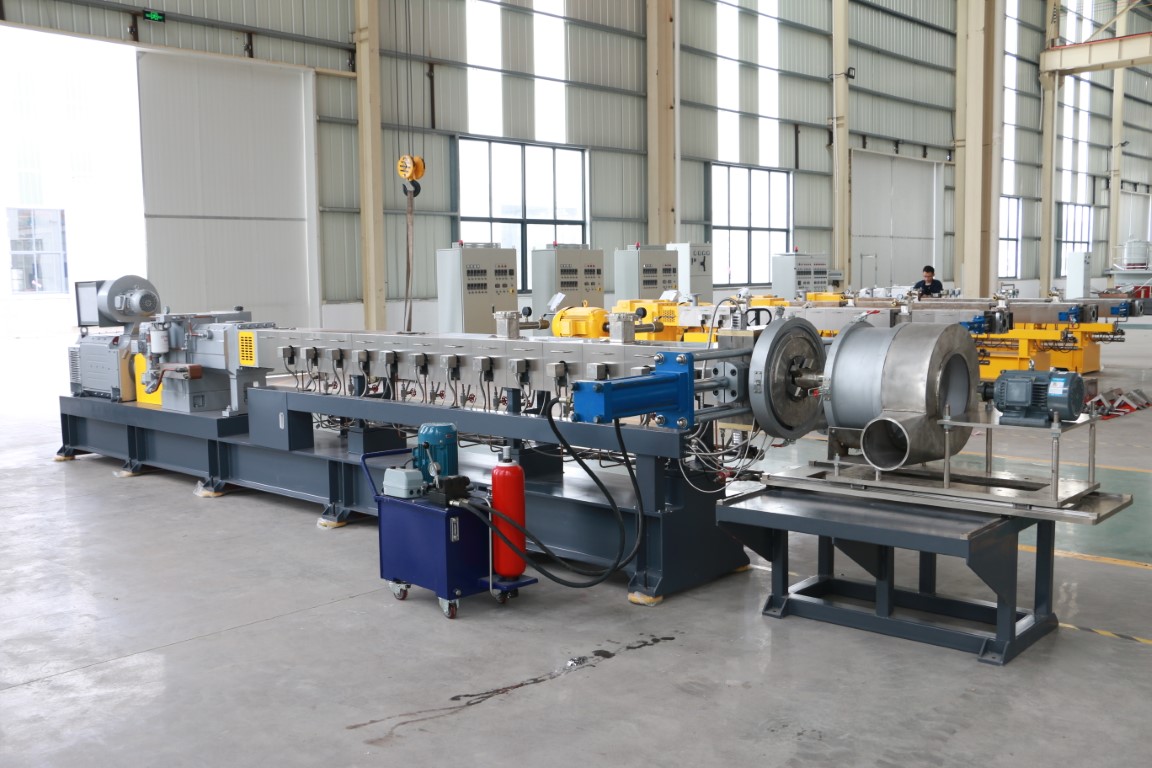 Máy tạo hạt nhựa sử dụng đầu cắt vòng nước