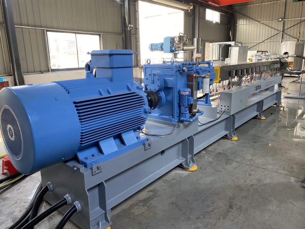 Động cơ chính của máy đùn tạo hạt (động cơ dẫn động trục vít)