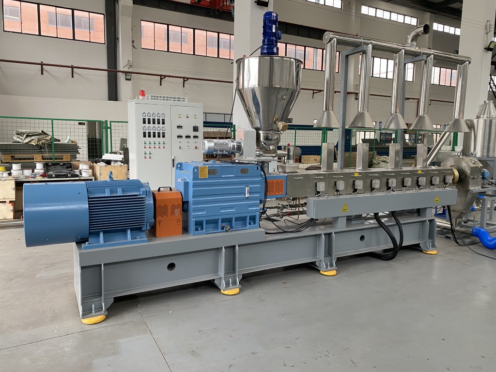 Máy tạo hạt nhựa do công ty Máy Nhựa Việt Đài sản xuất