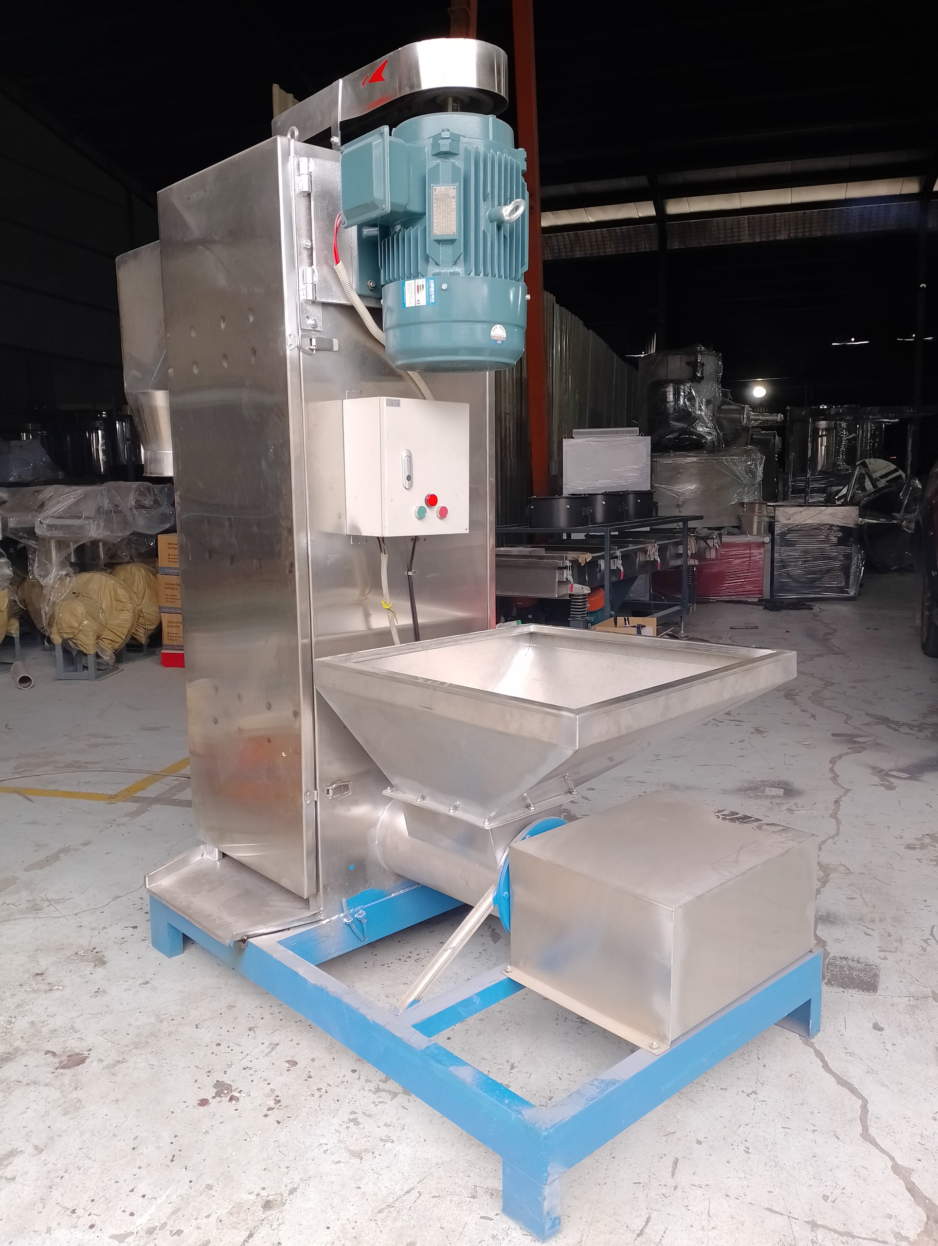 Máy vắt nhựa loại bỏ nước thừa trong phế liệu