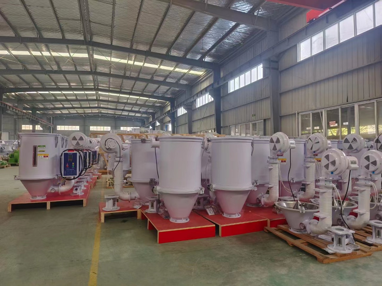 Phễu sấy được sử dụng cùng máy ép phun và ép đùn nhựa