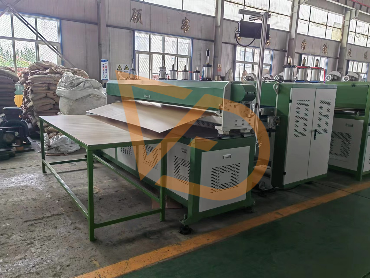 Thiết bị cắt của dây chuyền đùn tấm nhựa rỗng PP