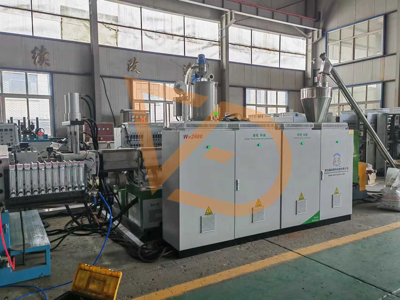 Máy đùn và bộ điều áp chân không của máy đùn tấm nhựa rỗng PP Danpla