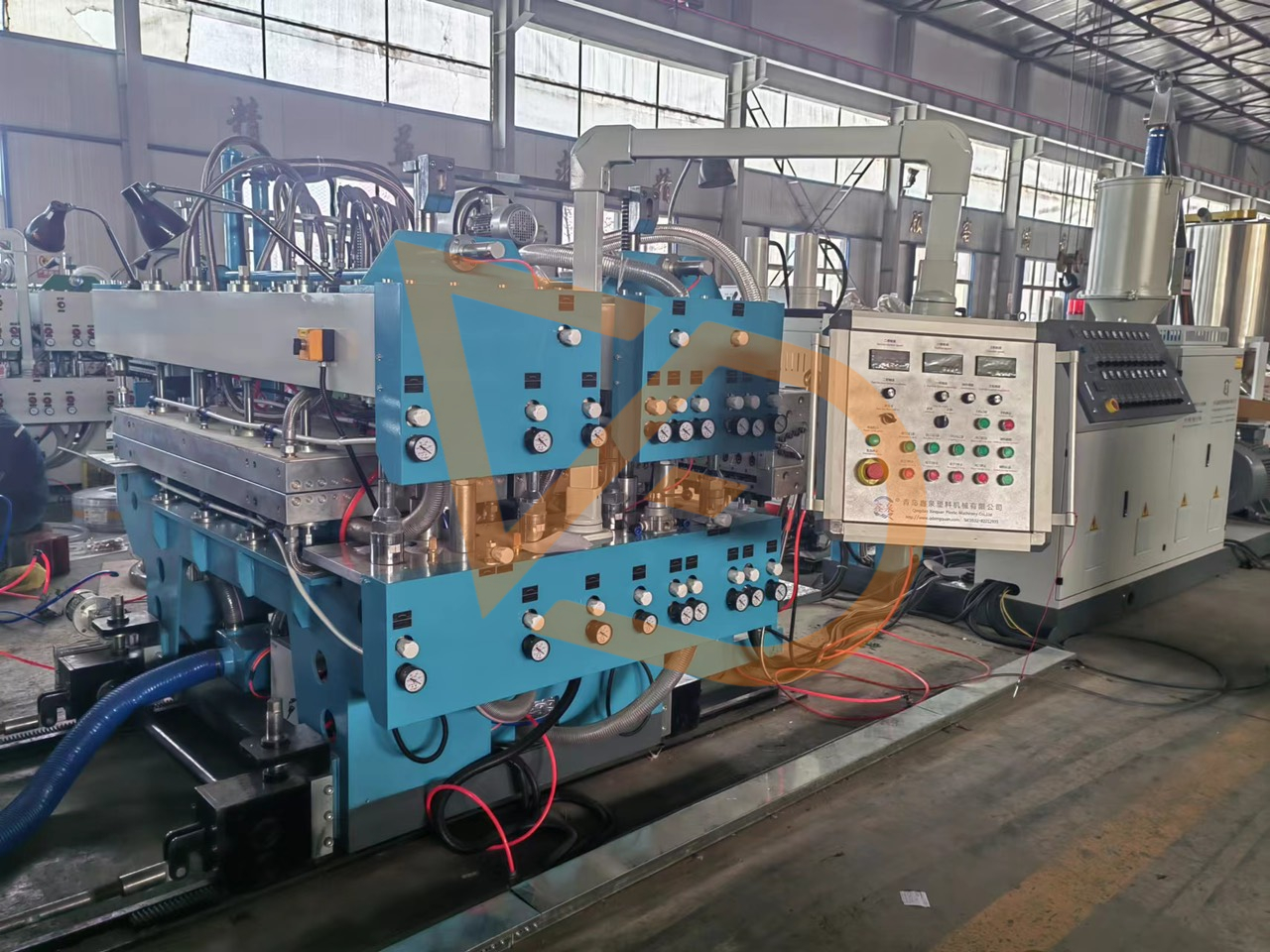 Thiết bị định hình chân không