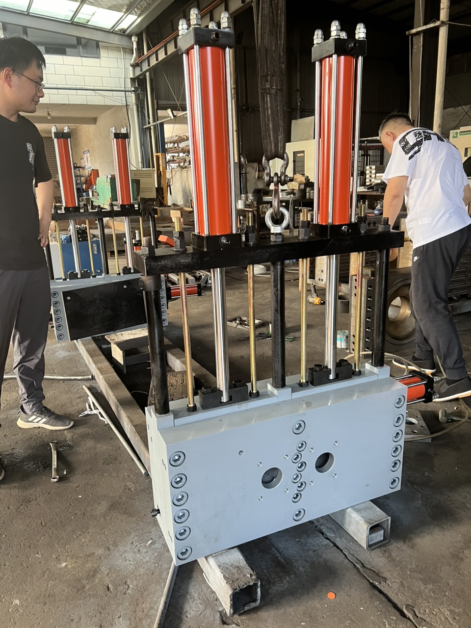 Đầu thay 2 lưới lọc trang bị ben thủy lực