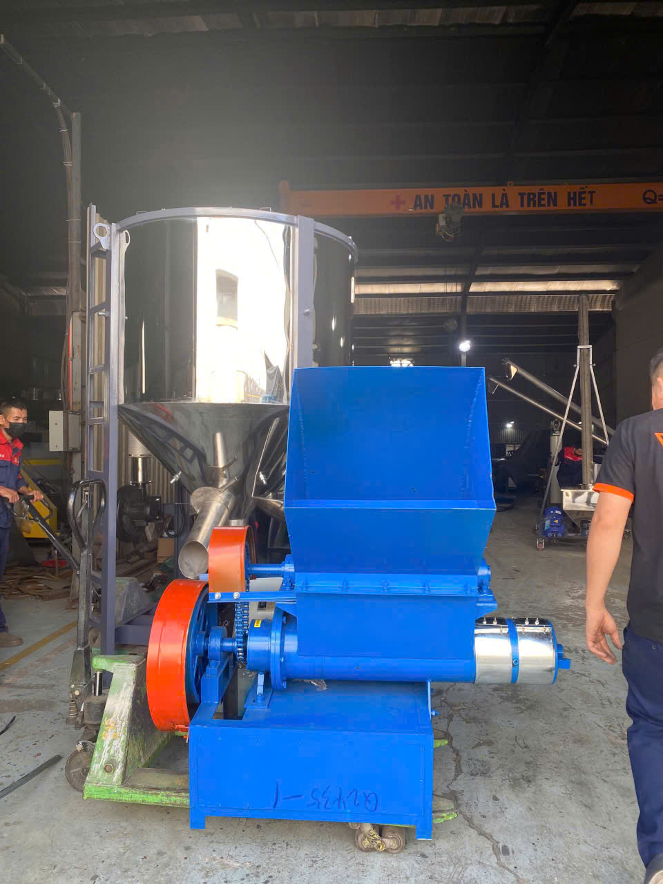 máy băm xay và ép nhiệt xốp vận hành bằng điện 3 pha