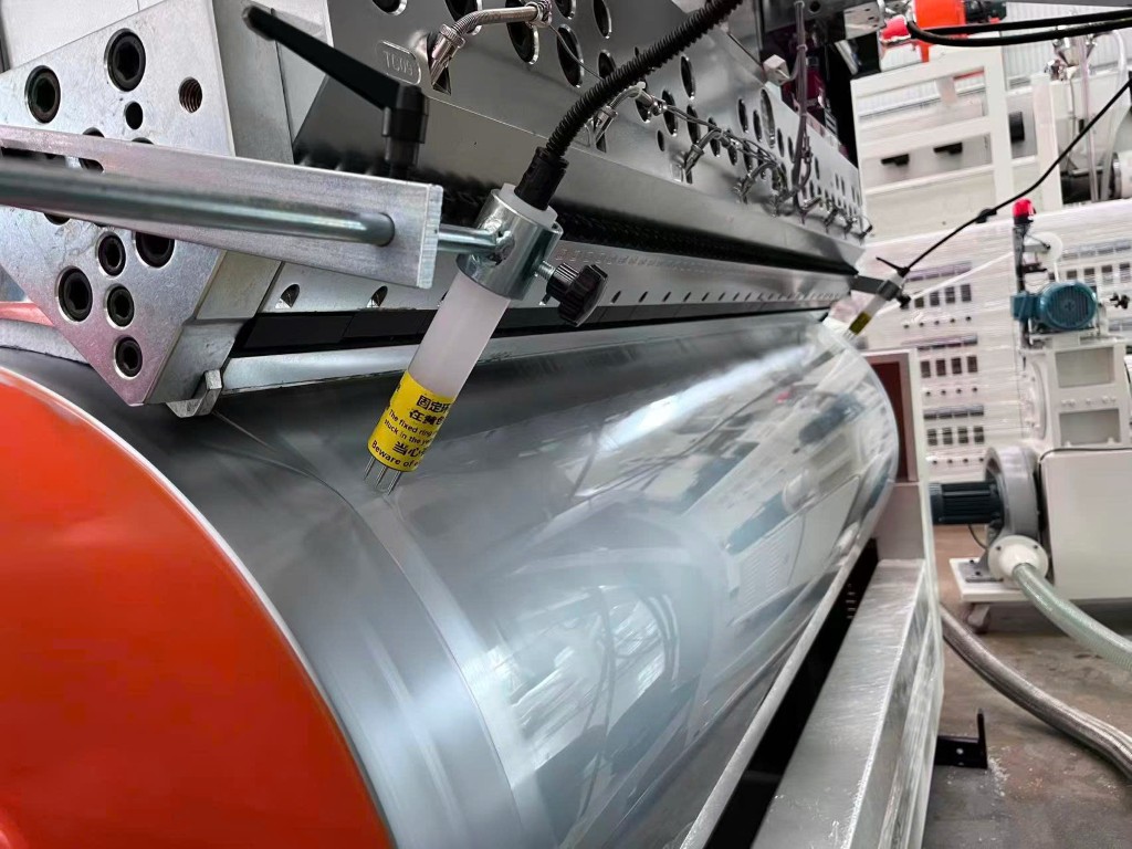 Rulo trong máy đùn cán sản xuất màng nhựa