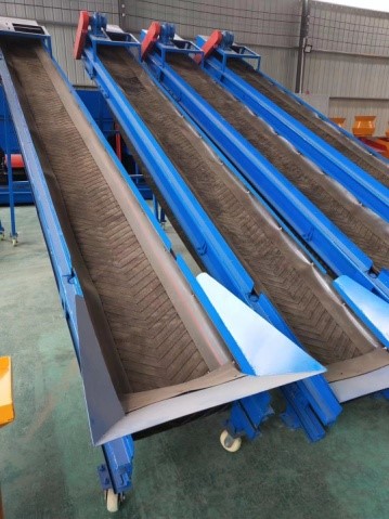 băng tải nguyên liệu cho hệ thống tái chế nhựa