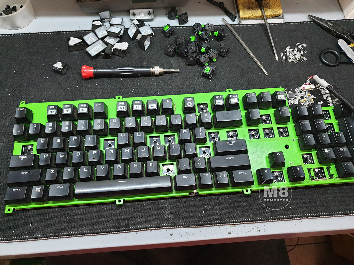 Sửa bàn phím cơ Razer M8 Computer