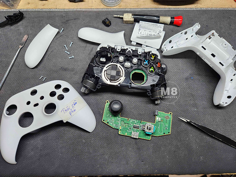 Sửa tay cầm Xbox Series lỗi joystick