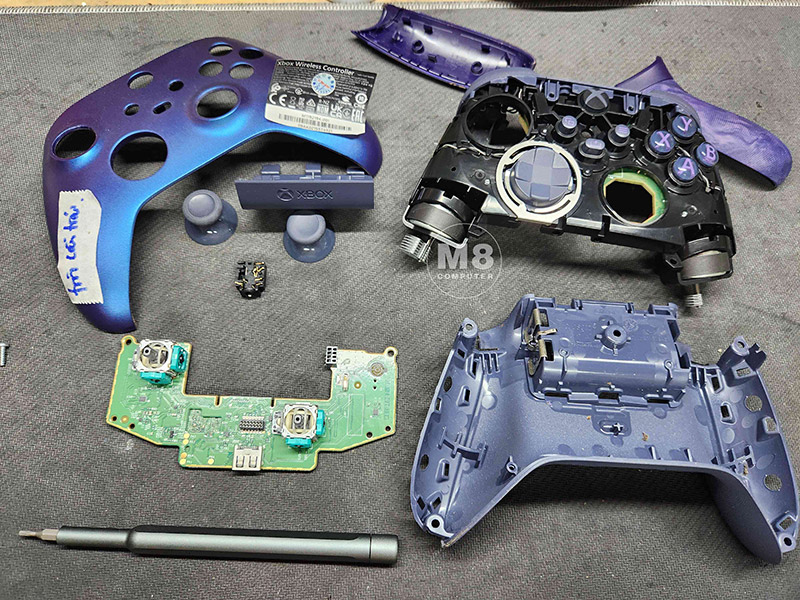 Sửa tay cầm Xbox Series lỗi kẹt cần điều khiển