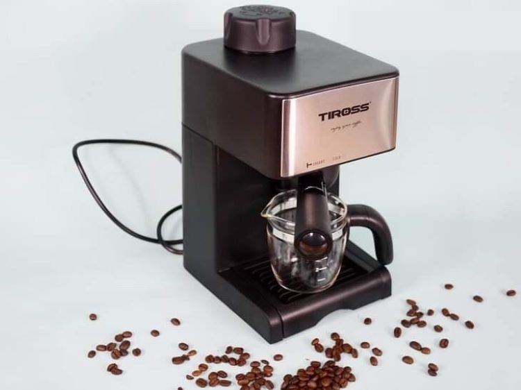 Barista tại gia với một chiếc máy pha cà phê mini