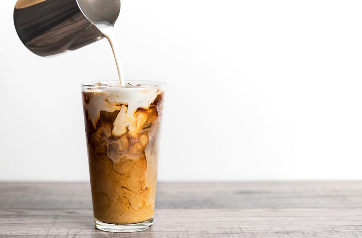 Cà Phê Bạc Xỉu Lạnh – Ngọt Nhẹ Mát Lòng Ngày Nắng Nóng