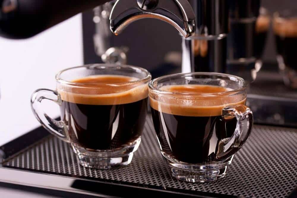 Cách chế biến Pha cà phê espresso bằng máy pha cà phê tự động