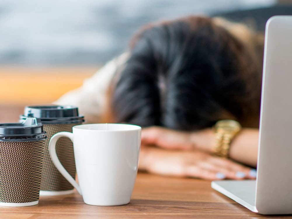 Tại sao uống cafe lại gây mất ngủ?