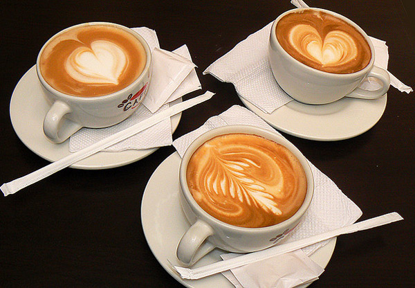 Các bước pha cà phê latte