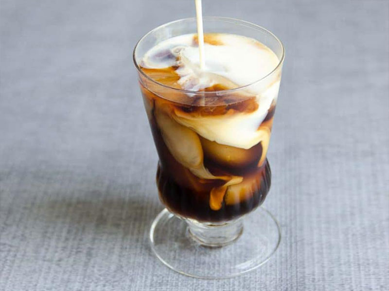 Cách Pha Cà Phê Sữa Tươi Mát Lạnh Chuẩn Quán Cho Mùa Hè Nóng Bức