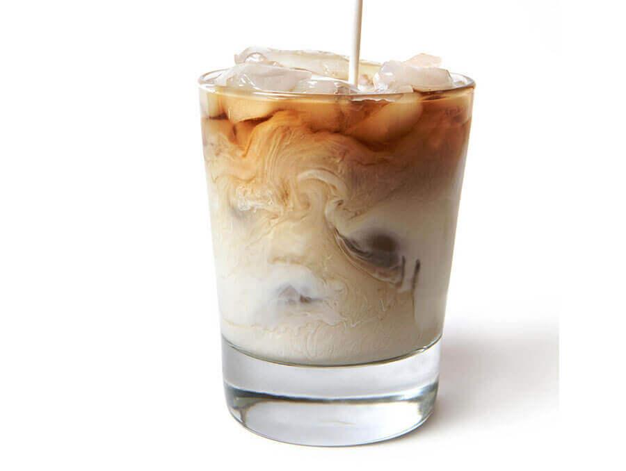 Cách Pha Cà Phê Sữa Tươi Mát Lạnh Chuẩn Quán Cho Mùa Hè Nóng Bức