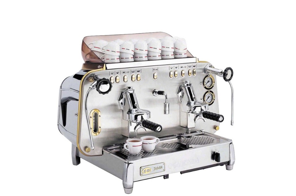 Giải mã sức hút của máy pha cà phê chuyên nghiệp tại quán cà phê hiện đại