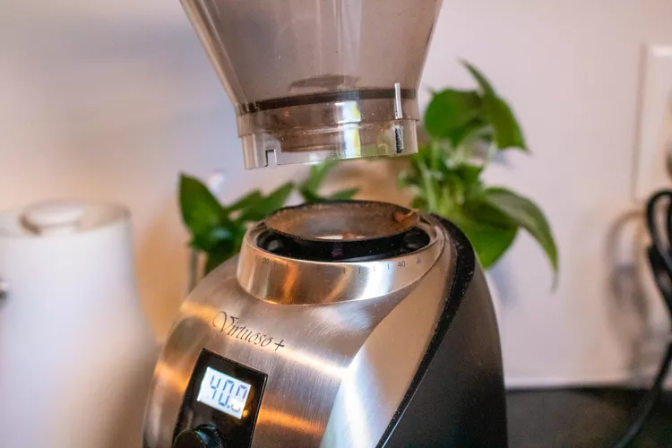 Hướng dẫn bảo quản và vệ sinh máy xay cà phê đúng cách để sử dụng lâu bền