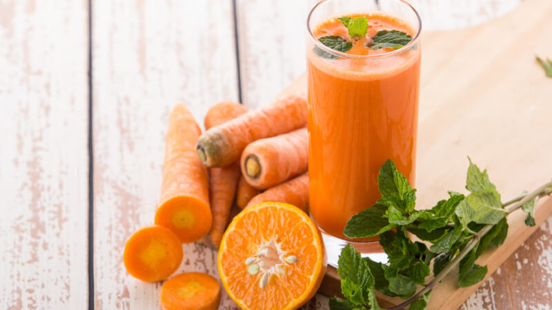 Hướng dẫn làm nước ép cam cà rốt thanh mát giúp đẹp da mùa hè