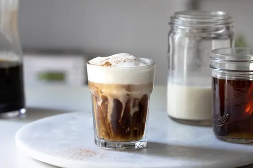 Latte Đá Mát Lạnh – Cách Làm Cà Phê Đậm Vị Mà Vẫn Thanh Mát