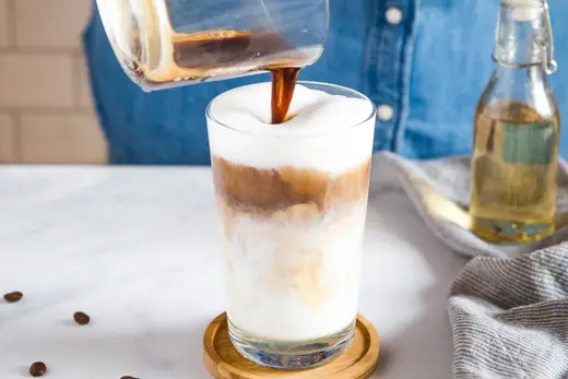 Latte Đá Mát Lạnh – Cách Làm Cà Phê Đậm Vị Mà Vẫn Thanh Mát