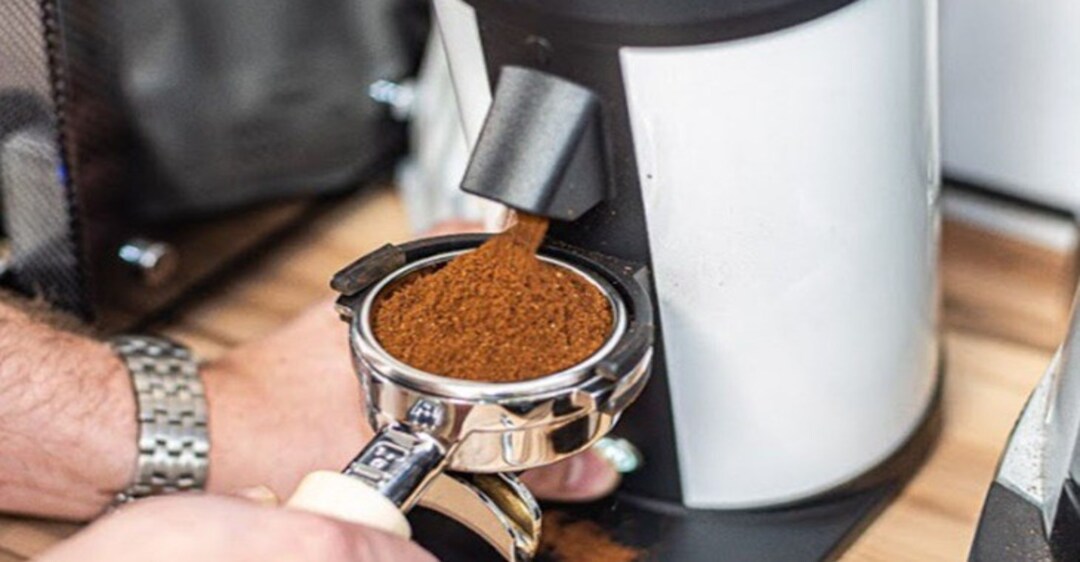Máy pha cà phê bị kẹt bã cà phê – Cách vệ sinh và phòng tránh