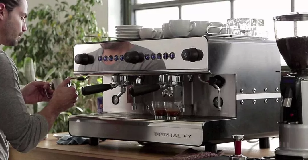 Máy pha cà phê không bơm được nước – Nguyên nhân và cách sửa nhanh