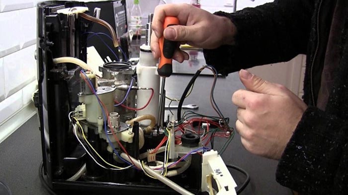 Những điều cần lưu ý khi lựa chọn dịch vụ sửa chữa máy pha cà phê