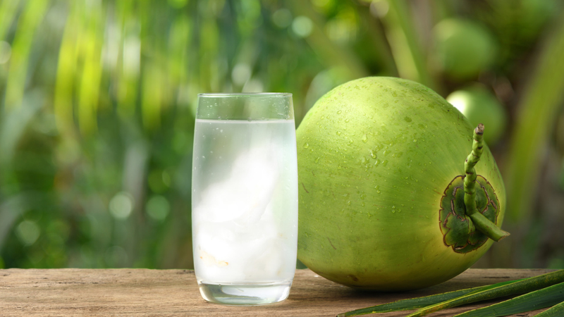 Nước dừa tươi giải nhiệt tự nhiên hiệu quả cho mùa hè nóng bức