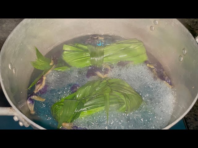 Nước lá dứa kết hợp hoa đậu biếc thức uống độc đáo đầy sắc màu tự nhiên