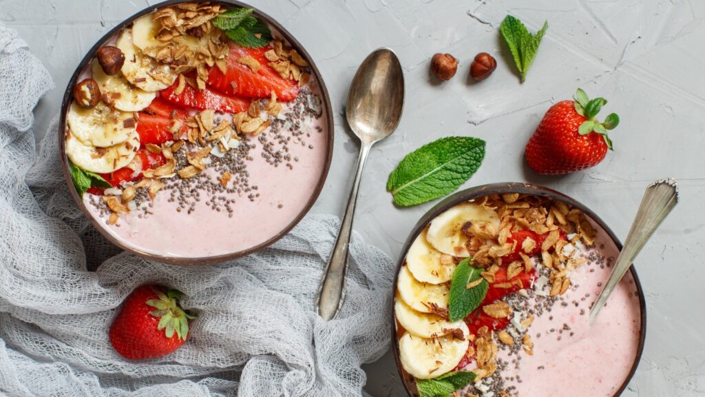 Smoothie dâu chuối công thức đơn giản cho một ly sinh tố bổ dưỡng, mát lạnh