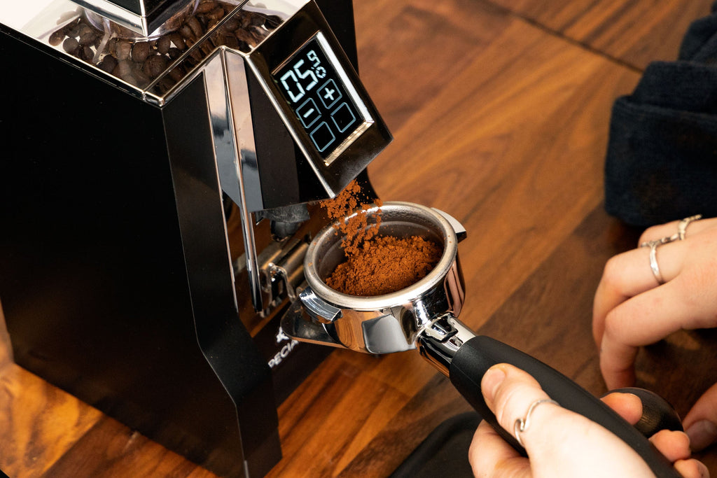 Tại sao độ mịn khi xay cà phê espresso lại quan trọng đến vậy?