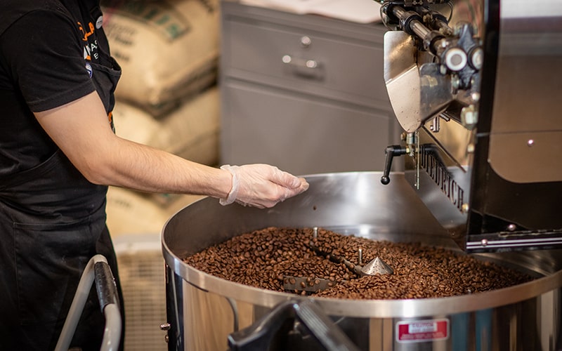 Vì sao cà phê hạt pha máy ngày càng được ưa chuộng?