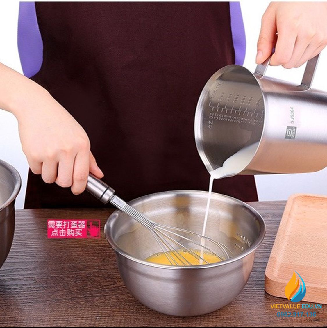 Ca inox 304 có chia vạch, có tay cầm, có mỏ, dung tích 500ml