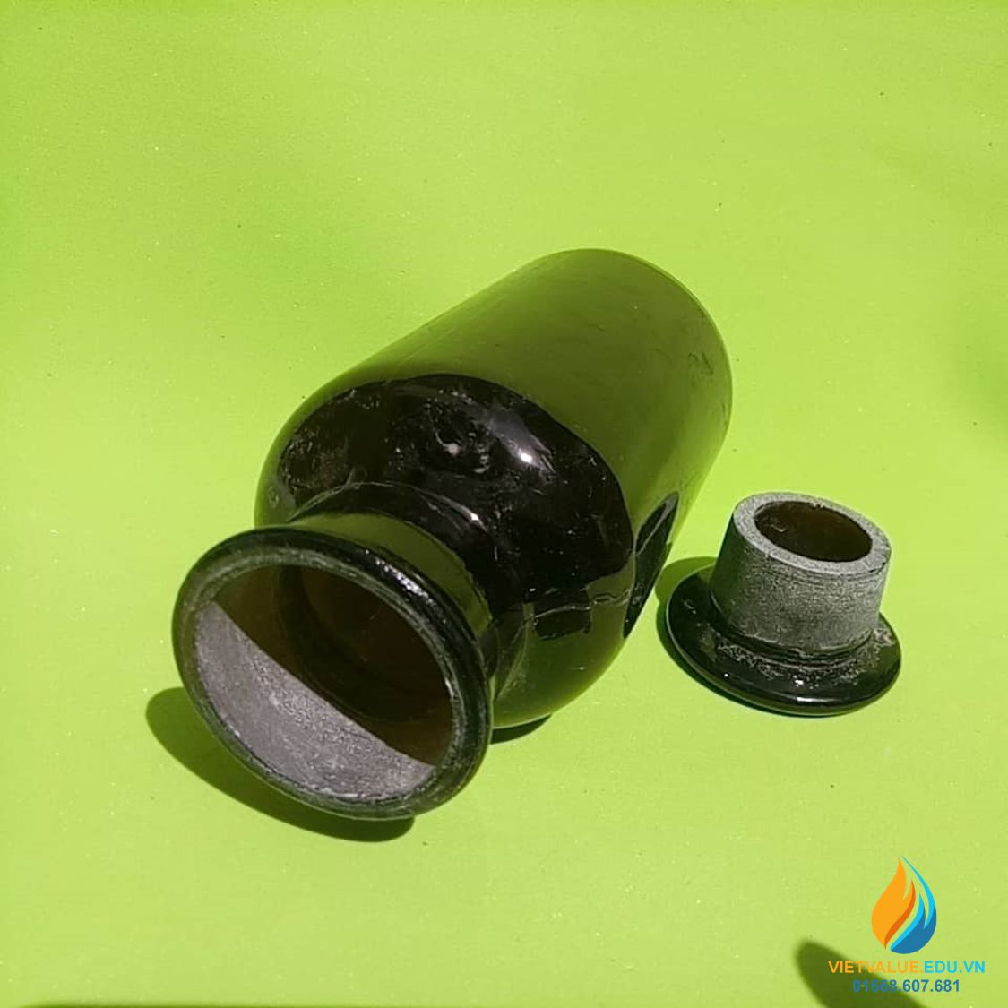 Chai đựng hóa chất, thủy tinh, có nắp, màu nâu hổ phách, 500ml