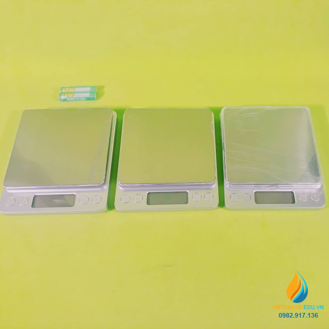 Cân điện tử chính xác, khoảng đo từ 0.01 đến 500 gam, độ chính xác 0.01