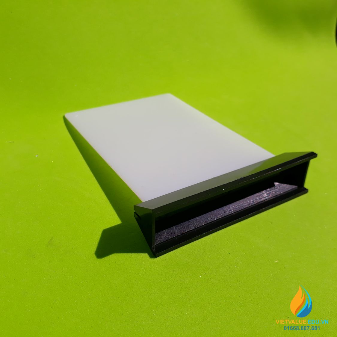 Màn hứng ảnh trong thí nghiệm quang học