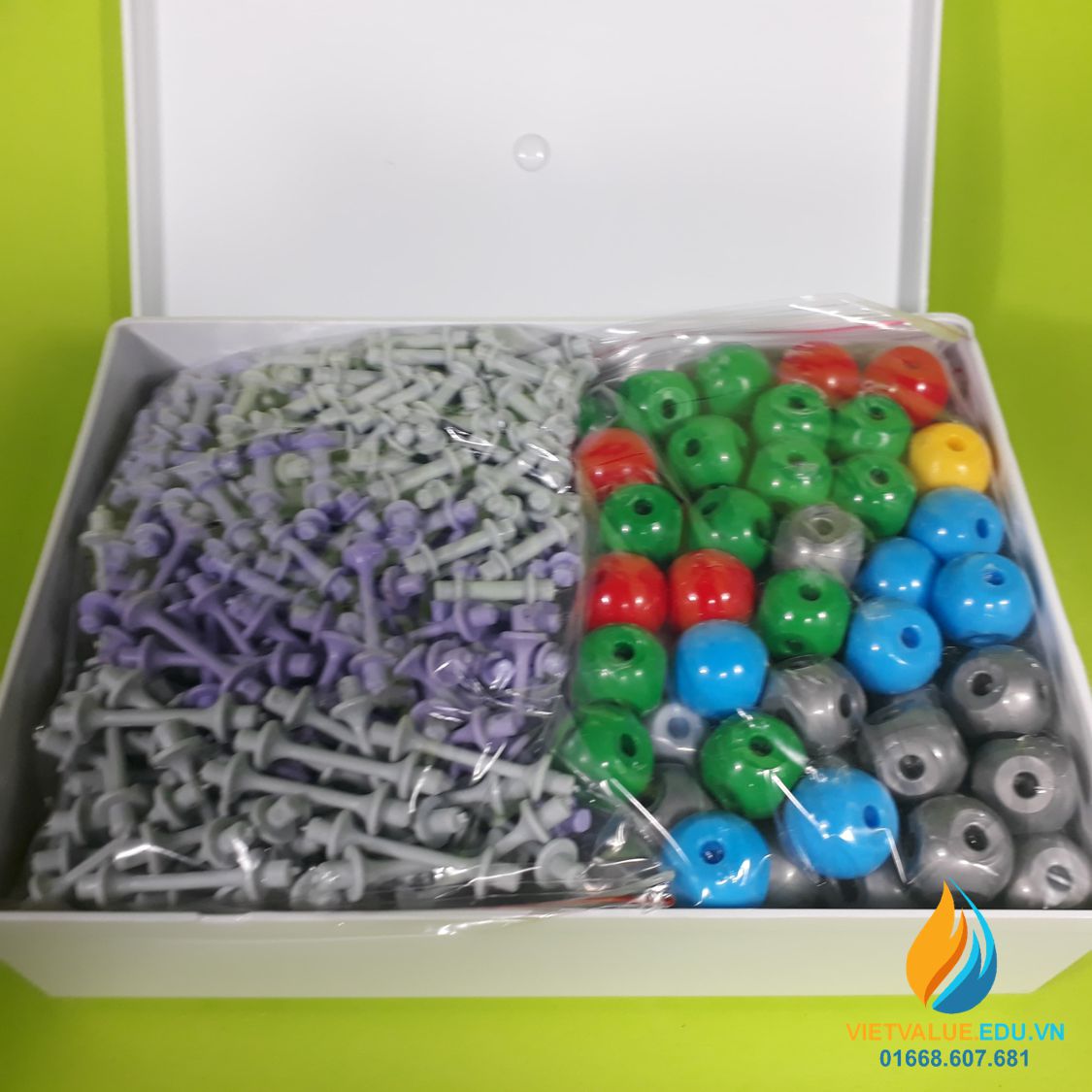 Mô hình lắp ghép phân tử các chất, 600 chi tiết