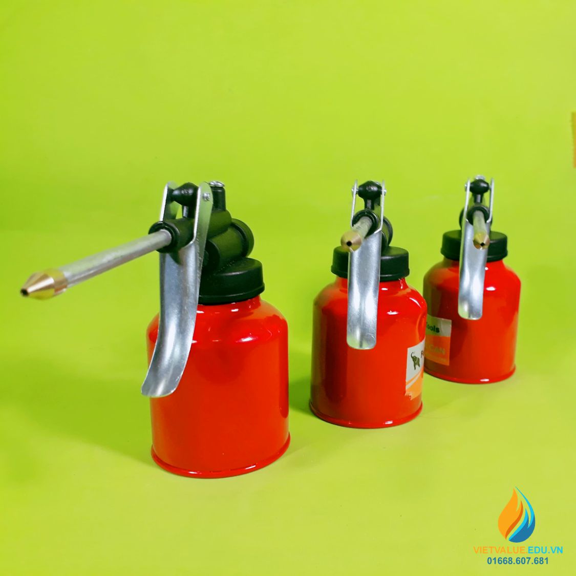 Bình xịt dầu máy công nghiệp, sơn đỏ, dung tích 250ml