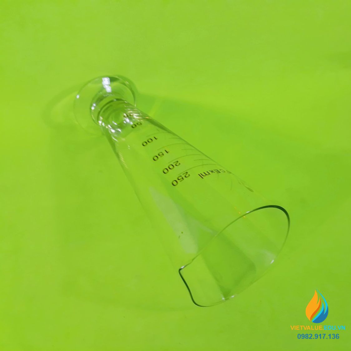 Ly đong hóa chất, thủy tinh trong suốt, chia vạch, dung tích 250ml