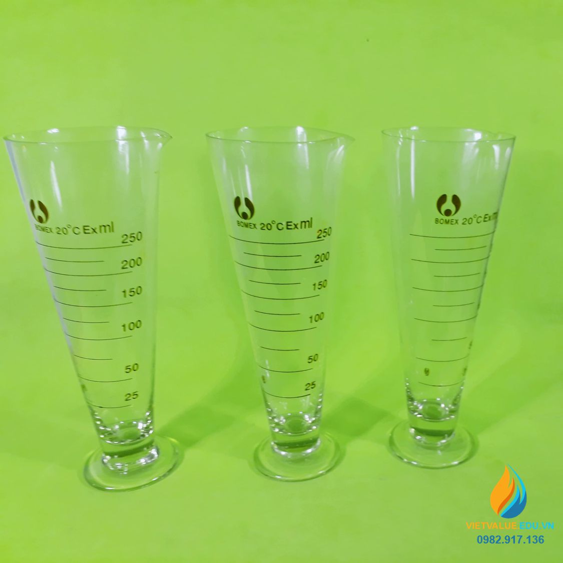 Ly đong hóa chất, thủy tinh trong suốt, chia vạch, dung tích 250ml
