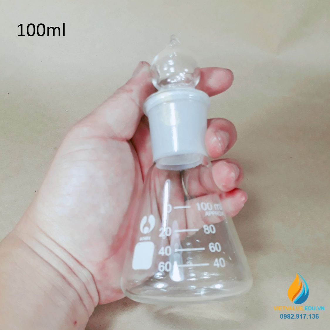 Bình tam giác thủy tinh 100ml có nút cổ mài vạch chia chịu nhiệt